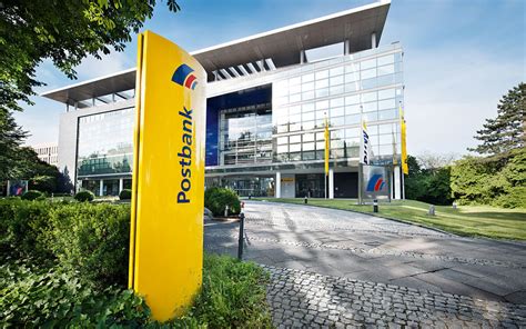 Postbank und Postfiliale in Straubing .